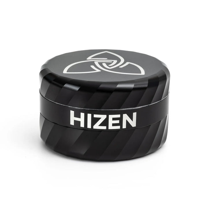 Hizen 3 Teiliger Alu Grinder Geriffelter Rand Frontansicht