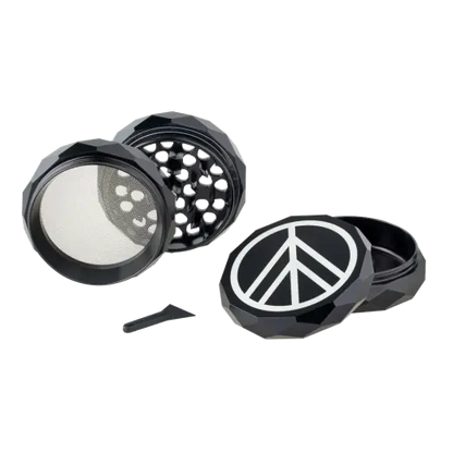 Geöffneter Norddampf Grinder 4-teilig aus Aluminium mit scharfen Mahlzähnen