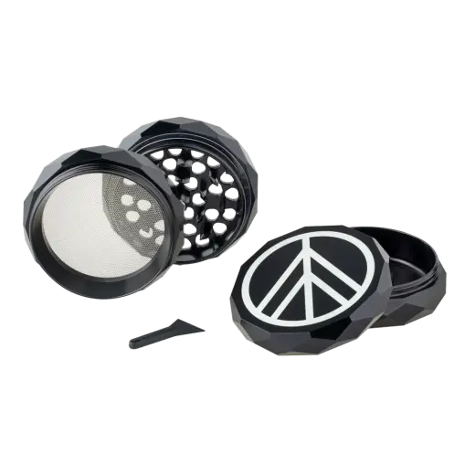 Geöffneter Norddampf Grinder 4-teilig aus Aluminium mit scharfen Mahlzähnen